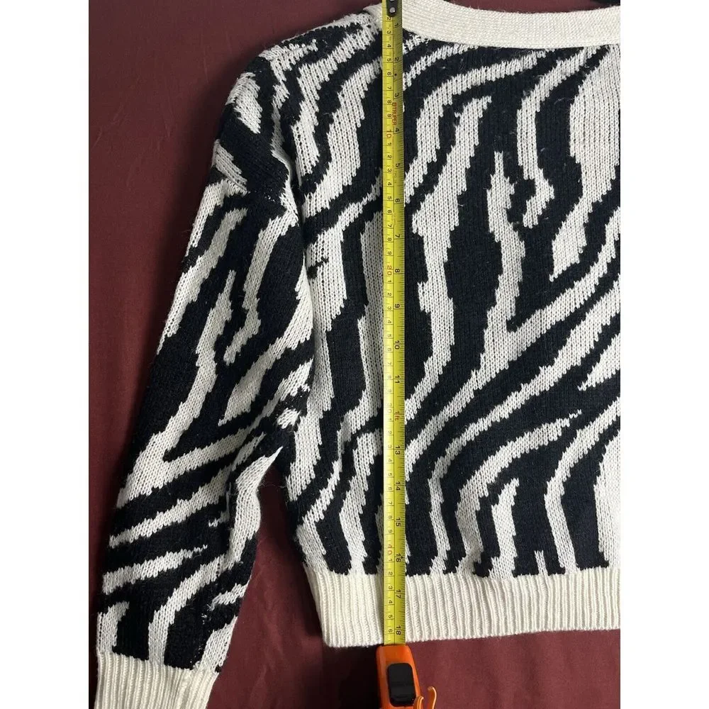 AMP  Zebra Pattern Sweater - Picture 5 of 6